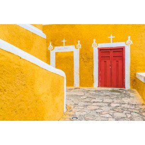 Fotografie Yellow narrow alley in Izamal, Yucatan, Mexico, Marco Bottigelli, 40 × 26.7 cm