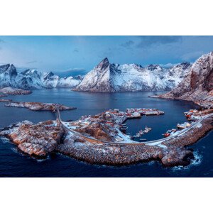 Fotografie Road among winter scenery in Lofoten, Marco Bottigelli, 40 × 26.7 cm