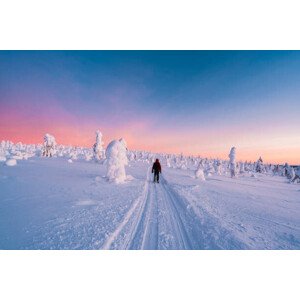 Fotografie Person snowshoeing in Lalpand at dawn, Marco Bottigelli, 40 × 26.7 cm