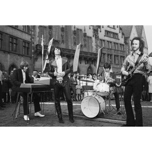 Fotografie The Doors Performing in Germany, Bettmann, 40 × 26.7 cm